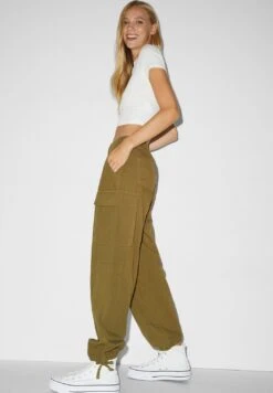 Pantaloni CargoGreen Donna Pantaloni CFI21A02K-G11 12 Pantaloni CargoGreen Donna Pantaloni CFI21A02K-G11 -Offerte Clockhouse Negozio 316891788d484e02b8c3dbe50ce27604