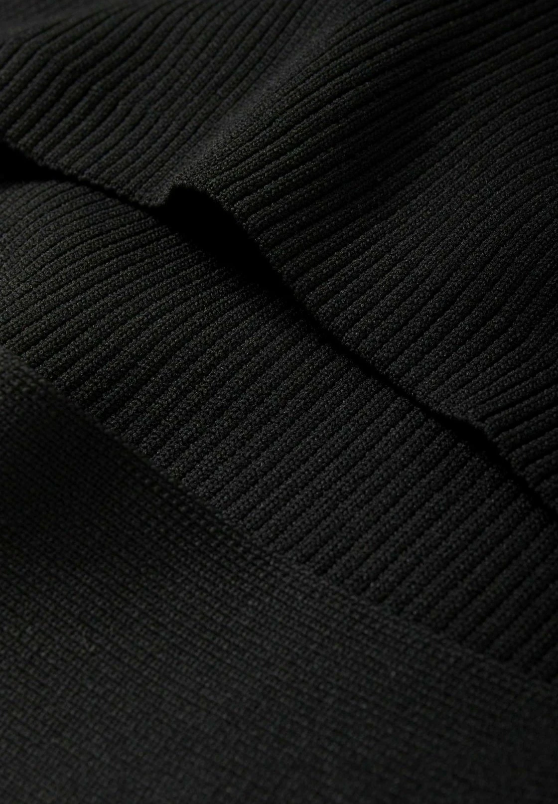 MaglioneBlack Donna Maglieria CFI21I01S-Q11 5 MaglioneBlack Donna Maglieria CFI21I01S-Q11 - immagine 3