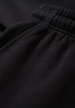 Pantaloni SportiviBlack Donna Pantaloni CFI21A035-Q11 -Offerte Clockhouse Negozio 4440f8e5a4144fe1b54f8bbabd02bd61