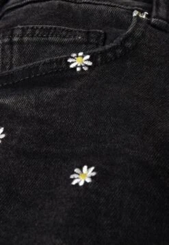 Shorts Di JeansDenim Dark Gray Donna Jeans CFI21S029-C11 15 Shorts Di JeansDenim Dark Gray Donna Jeans CFI21S029-C11 -Offerte Clockhouse Negozio 4d8a15af06ad43219128888e665b3e04