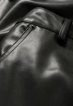 PantaloniBlack Donna Pantaloni CFI21A03G-Q11 15 PantaloniBlack Donna Pantaloni CFI21A03G-Q11 -Offerte Clockhouse Negozio 61d5181aceca460f88069980f8c13d93