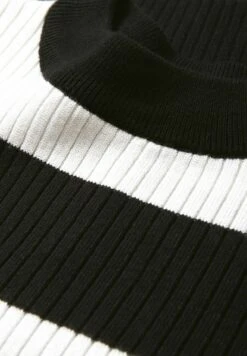 MaglioneBlack White Donna Maglieria CFI21I01R-Q11 7 MaglioneBlack White Donna Maglieria CFI21I01R-Q11 -Offerte Clockhouse Negozio 71348e3bd7764cc58af041cf989e2ca9