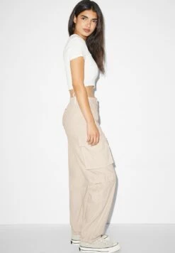 Pantaloni CargoLight Beige Donna Pantaloni CFI21A02K-B11 11 Pantaloni CargoLight Beige Donna Pantaloni CFI21A02K-B11 -Offerte Clockhouse Negozio 8586577502d348c4b41387ec5588e082