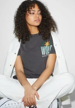 T-Shirt Con StampaGray Donna T-shirt E Top CFI21D04Y-C11 12 T-Shirt Con StampaGray Donna T-shirt E Top CFI21D04Y-C11 -Offerte Clockhouse Negozio 8bf04dc40bc34500b4676a7f1979f8d1