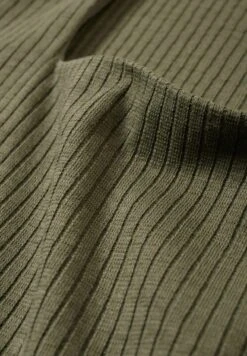 Abito In MagliaDark Green Donna Vestiti CFI21C05J-M11 7 Abito In MagliaDark Green Donna Vestiti CFI21C05J-M11 -Offerte Clockhouse Negozio 9cbd3888090d4cc9934fe6988890252c