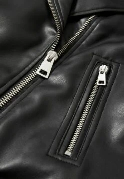 Giacca In SimilpelleBlack Donna Giacche E Blazer CFI21U012-Q11 -Offerte Clockhouse Negozio 9d1c0cc4674b4985ac1f6797d4b1fe6e