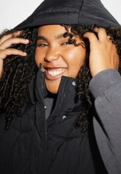 SmanicatoBlack Donna Giacche E Blazer CFI21U01F-Q11 -Offerte Clockhouse Negozio a81d861d9eeb4c6490f2953ba84aec74