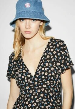 Vestito EstivoBlack Donna Vestiti CFI21C042-Q11 10 Vestito EstivoBlack Donna Vestiti CFI21C042-Q11 -Offerte Clockhouse Negozio bb4e72c48afa4140ad6f0db91a57da09