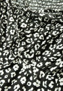 Vestito EstivoBlack White Donna Vestiti CFI21C05D-Q11 9 Vestito EstivoBlack White Donna Vestiti CFI21C05D-Q11 -Offerte Clockhouse Negozio bf119303c389440a857a71b471fe0131