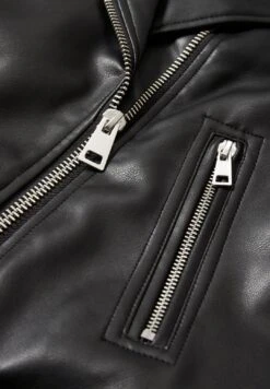 Giacca In SimilpelleBlack Donna Giacche E Blazer CFI21U012-Q11 -Offerte Clockhouse Negozio c780587c43ad42e7adc482b22f74f5c9