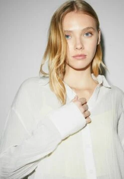 CamiciaWhite Donna Camicie E Bluse CFI21E02P-A11 12 CamiciaWhite Donna Camicie E Bluse CFI21E02P-A11 -Offerte Clockhouse Negozio eb1c3ab05b2b4184a308c17b9f784585