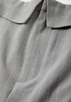 MinigonnaGray Donna Gonne CFI21B01C-C11 9 MinigonnaGray Donna Gonne CFI21B01C-C11 -Offerte Clockhouse Negozio ec7cdf9459074c91b2c1f7afb77afcd9