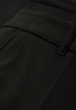 PantaloniBlack Donna Pantaloni CFI21A033-Q11 11 PantaloniBlack Donna Pantaloni CFI21A033-Q11 -Offerte Clockhouse Negozio fa5c6eb9cb7644ee9a133f032519b3e2