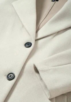 Cappotto CortoLight Beige Donna Cappotti CFI21U014-B11 9 Cappotto CortoLight Beige Donna Cappotti CFI21U014-B11 -Offerte Clockhouse Negozio fbd6fba625af47d8bbe0e6a750809397